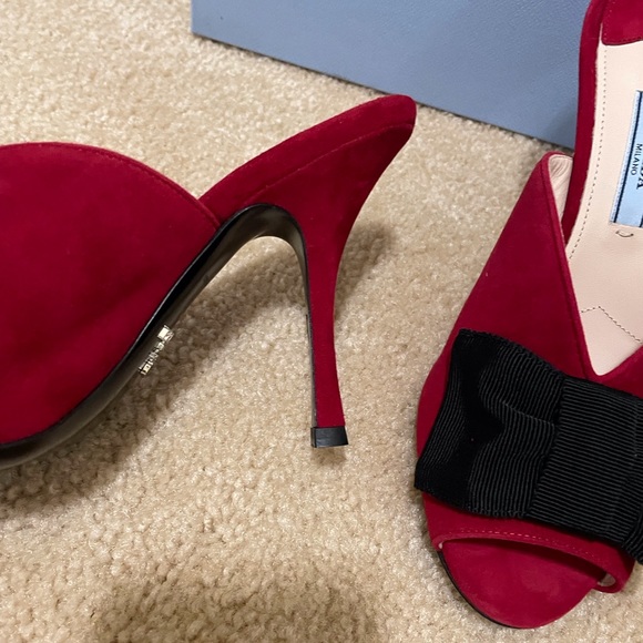 NEW! Prada Suede Bow Cherry Open Toe Sandal - 6.5 - Picture 3 of 5